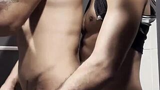 现场#7 视频: Muscle hunk gets dominated in gay gym anal sex