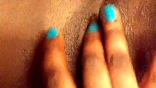 现场#1 视频: Intimate close-up of me pleasuring my own African-...