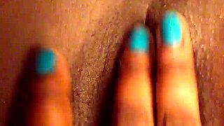 现场#5 视频: Intimate close-up of me pleasuring my own African-...
