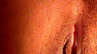 现场#6 视频: Intimate close-up of me pleasuring my own African-...