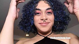 现场#3 视频: A voluptuous Latina with curly hair enjoys twerkin...