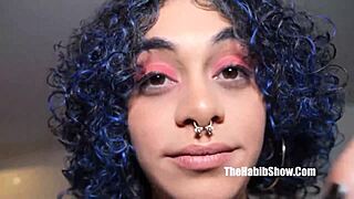 现场#4 视频: A voluptuous Latina with curly hair enjoys twerkin...